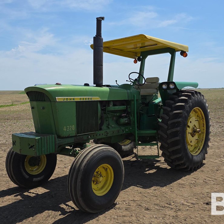 1972 JOHN DEERE 4320