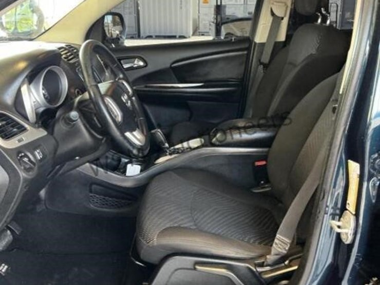2015-dodge-journey-image-21