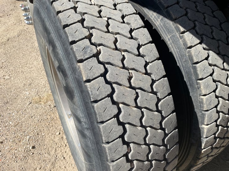 2019-kenworth-t880-image-14