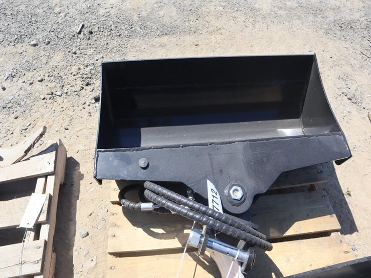 tpm-32"-hydraulic-tilt-bucket-image-4