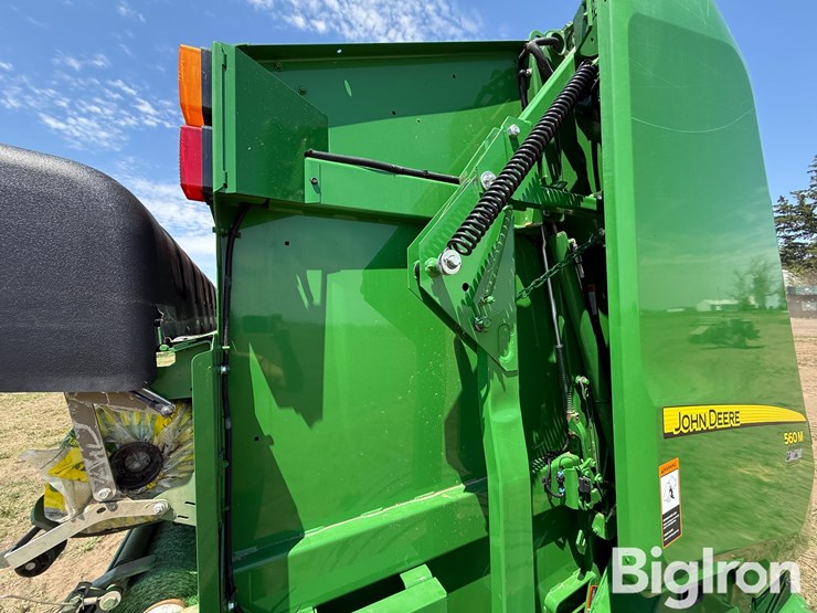 2022-john-deere-560m-image-16