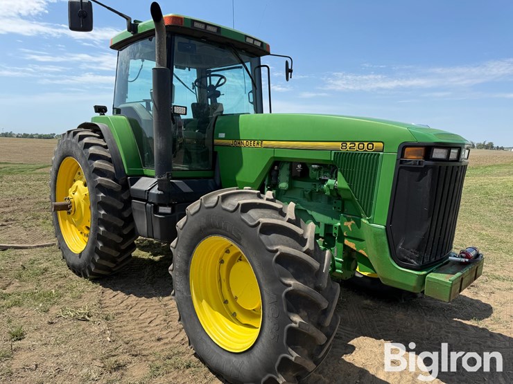 1995-john-deere-8200-image-3