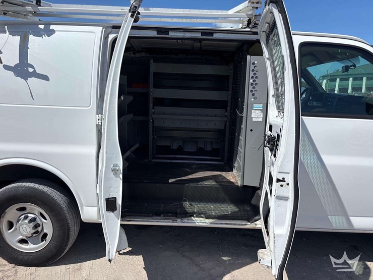 2015-chevrolet-express-2500-image-13