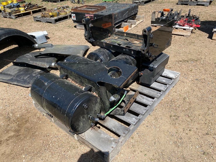 #7423-•-(2)-sets-of-truck-air-brake-tanks-(antigo,-wi)-image-5