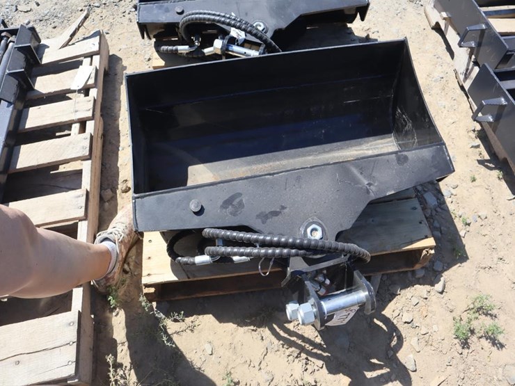 tpm-32"-hydraulic-tilt-bucket-image-1