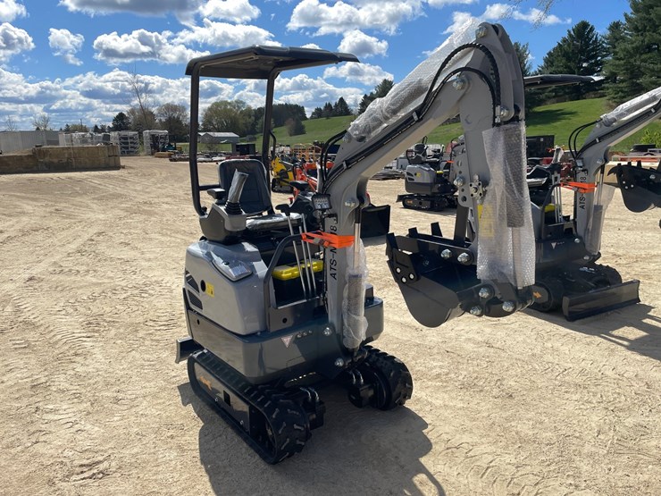 #1109-•-new-ats-me18-mini-excavator-image-2