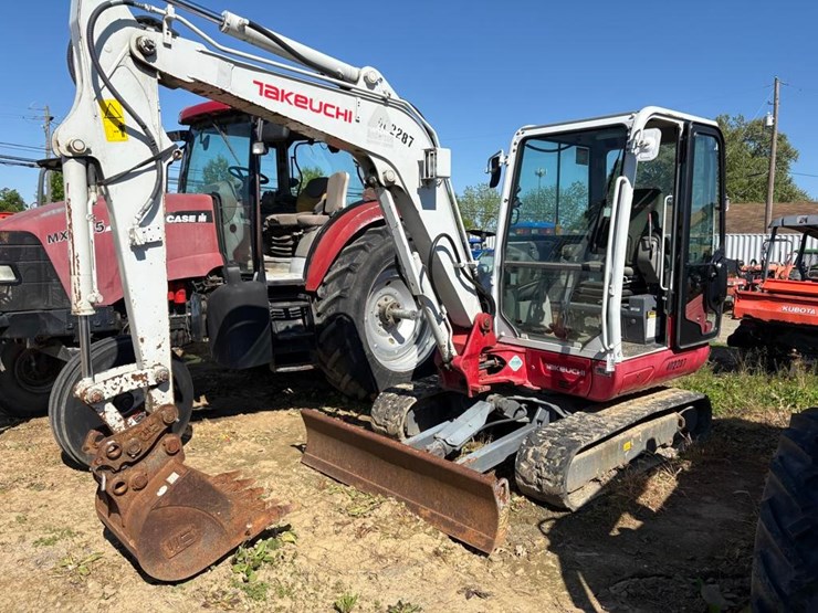 2017-takeuchi-tb240-image-1
