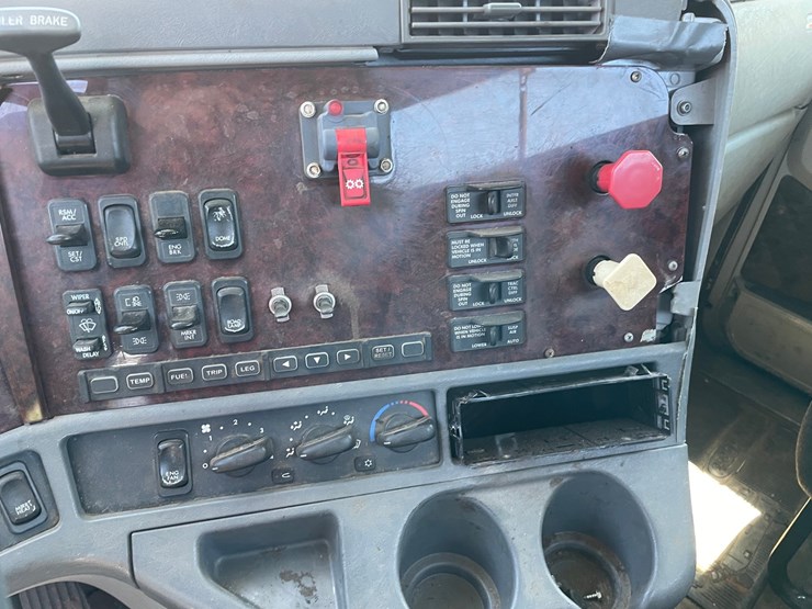 #7024-•-2012-freightliner-coronado-glider-kit-day-cab-semi-(has-wi-title)-(deerbrook,-wi)-image-45