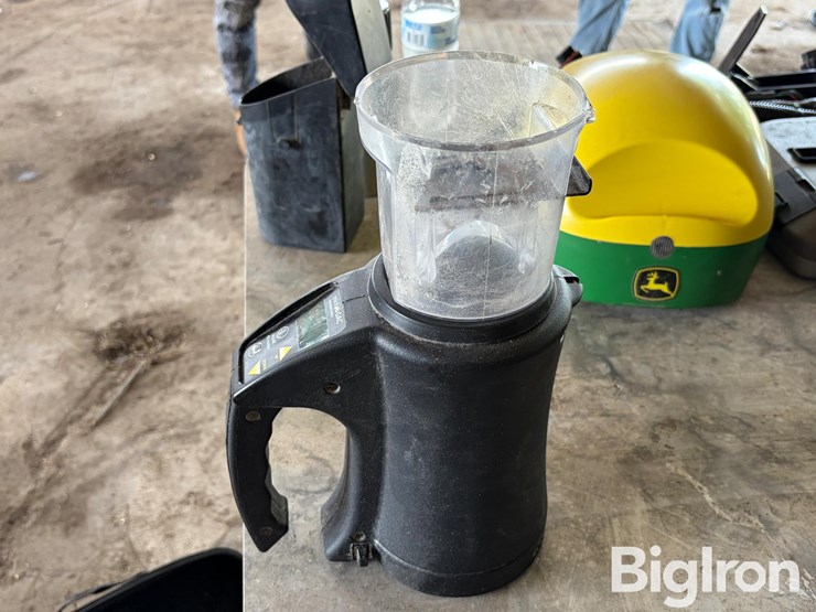 dickey-john-mini-gac-grain-moisture-tester-image-4