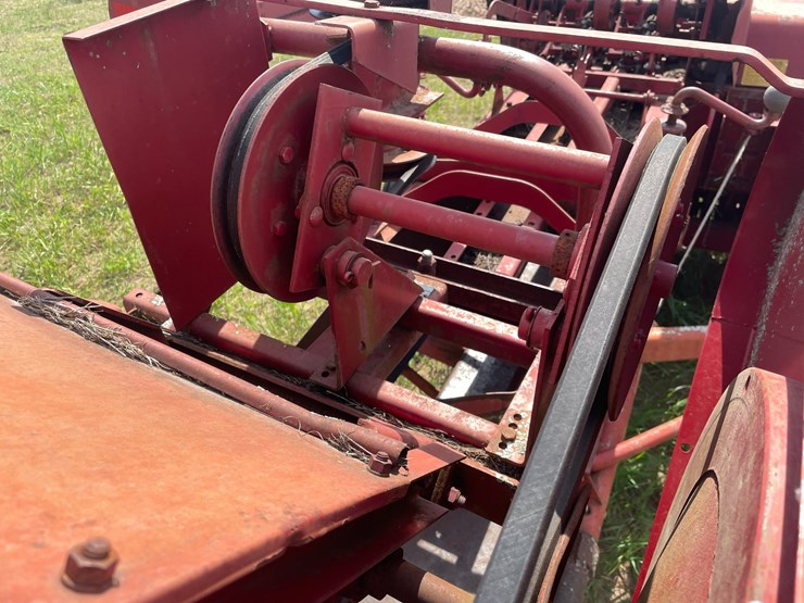 new-holland-273-image-42