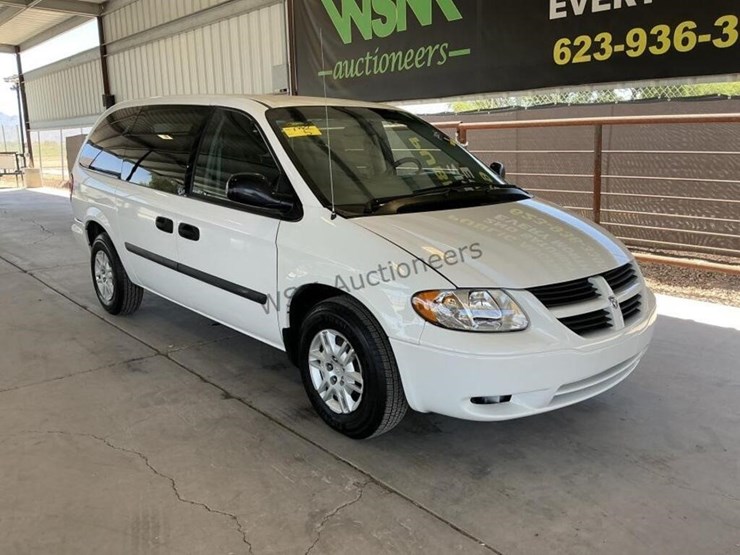 2005-dodge-grand-caravan-image-2