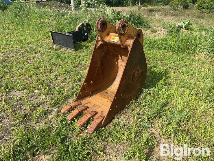 c&p-def-24”-excavator-bucket-image-1