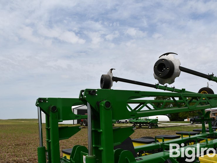 2016-john-deere-1775-image-14