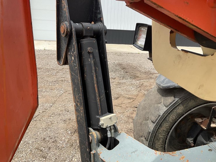 2010-jlg-g12-55a-image-23