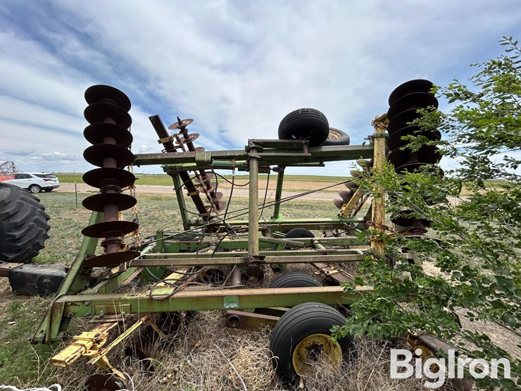 john-deere-230-image-8