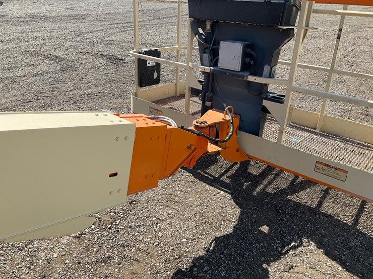 2005-jlg-600s-image-21