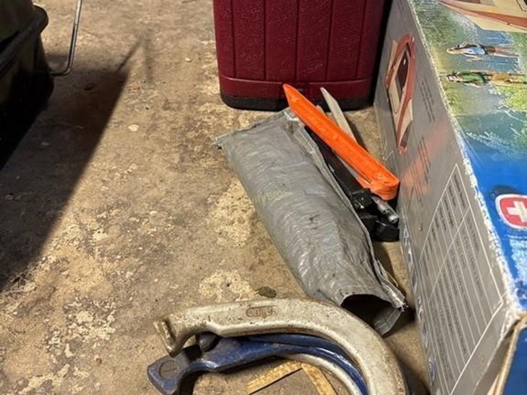 camping-lot.-tent,-lantern,-stakes-etc-image-3