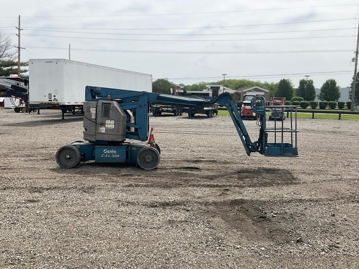 #1250-•-2006-genie-boom-lift-image-4
