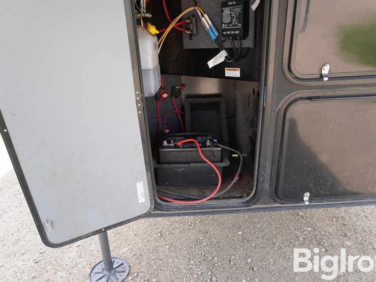 2021-heartland-elkridge-37bar-37'-camper-w/3-large-slide-outs-image-17