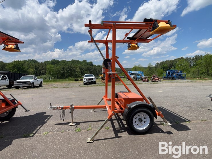 2023-wanco-traffic-control-trailered-trucks-entering-highway-sign-image-7