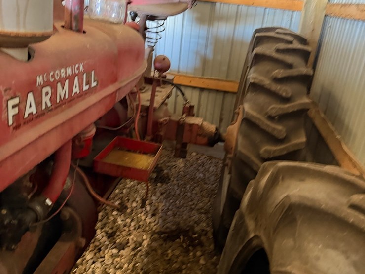 ihc-h-tractor,-narrow-front-image-8