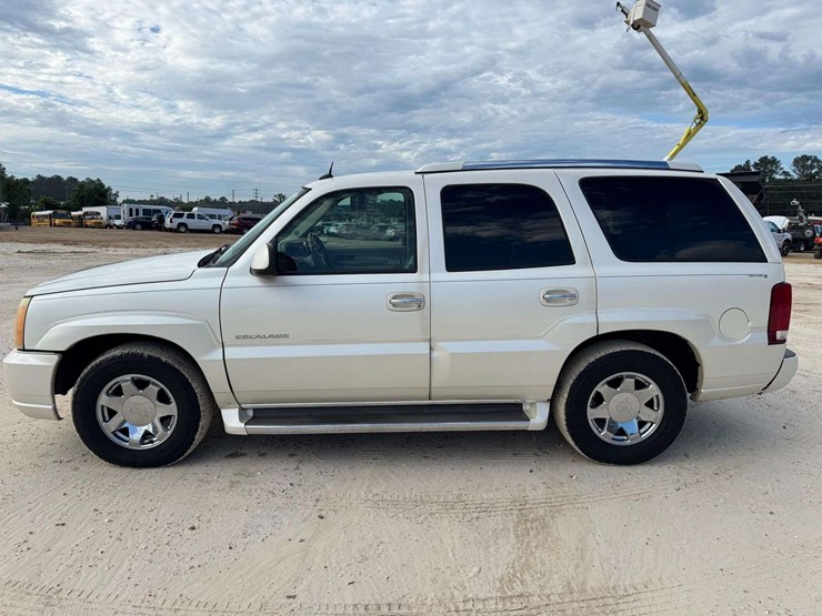 2005-cadillac-escalade-image-8