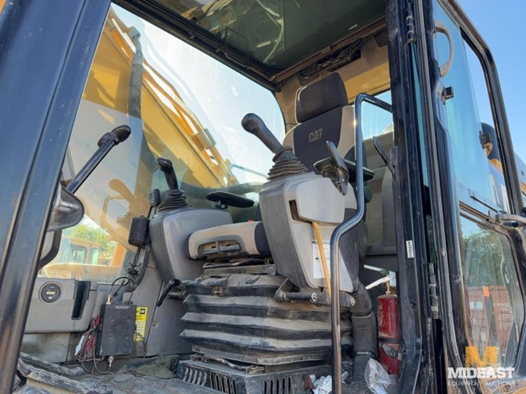 2017-caterpillar-349fl-image-33