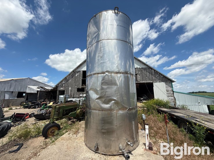 stainless-steel-vertical-4,000-gallon-tank-image-2