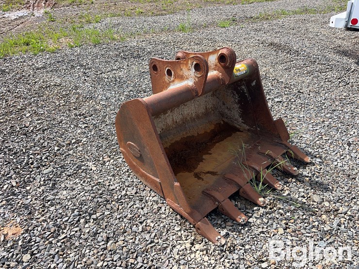strickland-36"-backhoe-bucket-image-3