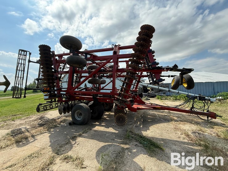 2010-case-ih-330-image-4