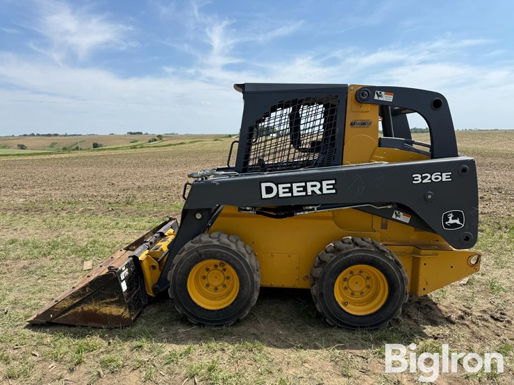 2015-deere-326e-image-8
