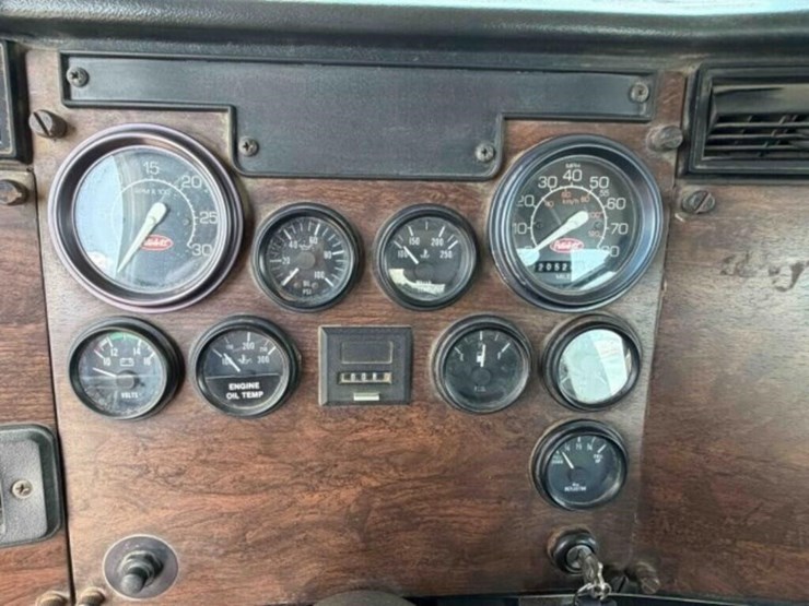 1992-peterbilt-379-image-19