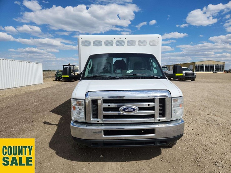 2016-ford-e450-image-25