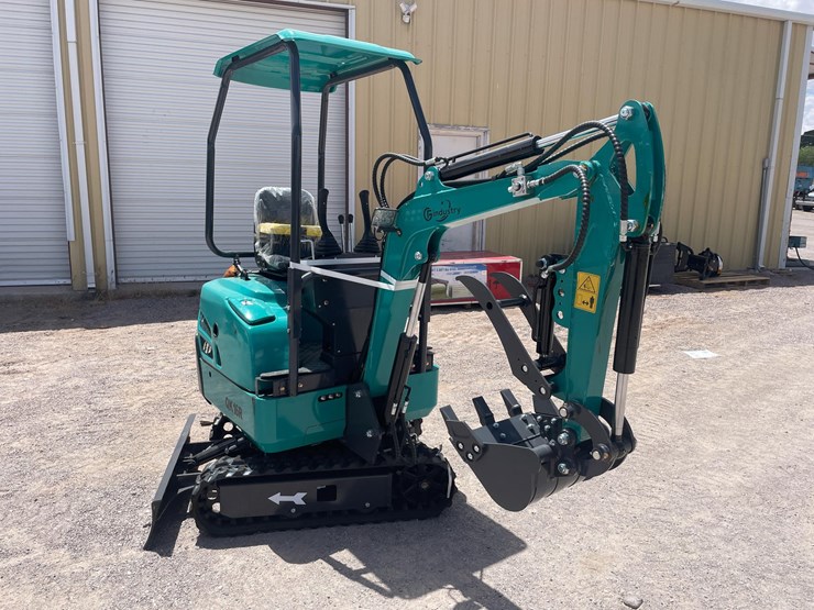 #2660-•-unused-cfg-mini-excavator-image-3