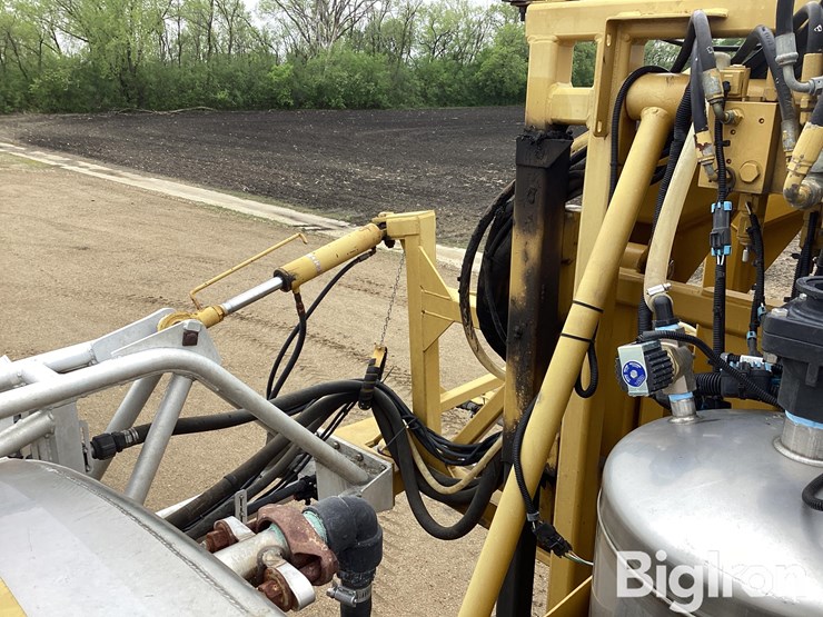2001-ag-chem-rogator-854-self-propelled-sprayer-image-17