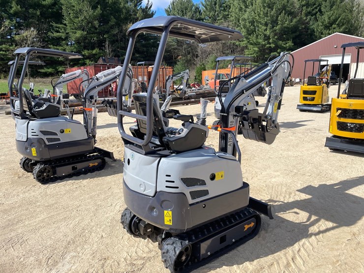 #1108-•-new-ats-me18-mini-excavator-image-3