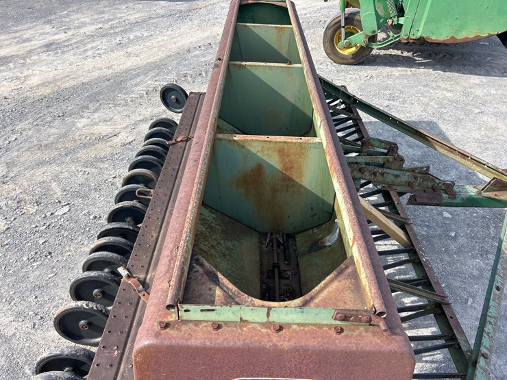 john-deere-8200-image-8