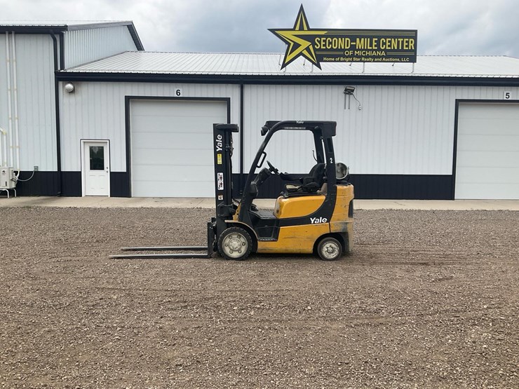 #1359-•-2010-yale-forklift-image-2