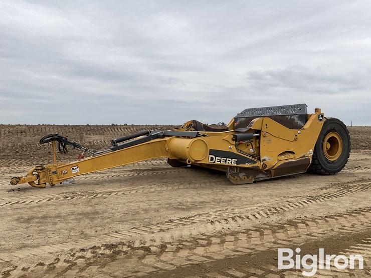 2020-deere-2412e-image-1