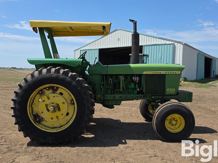 1972-john-deere-4320-image-4