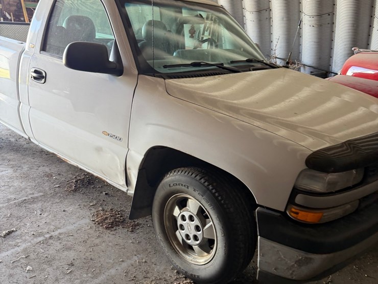 2002-chevy-1/2-ton-long-box-2wd-pickup,-6-cyl-gas,-automatic-transmission-image-4