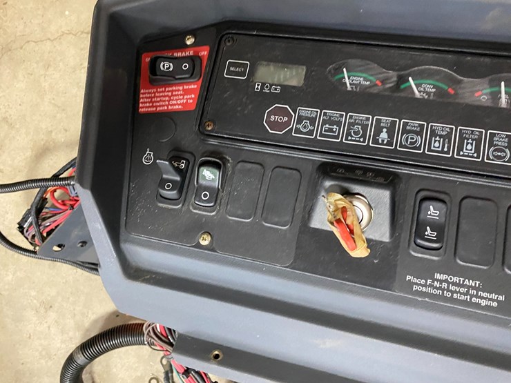 #7513-•-john-deere-new-takeoff-dash-and-control-center-(antigo,-wi)-image-6
