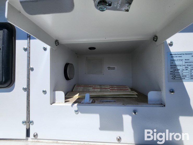 2015-generac-mmg251f4-22kw-portable-generator-image-15