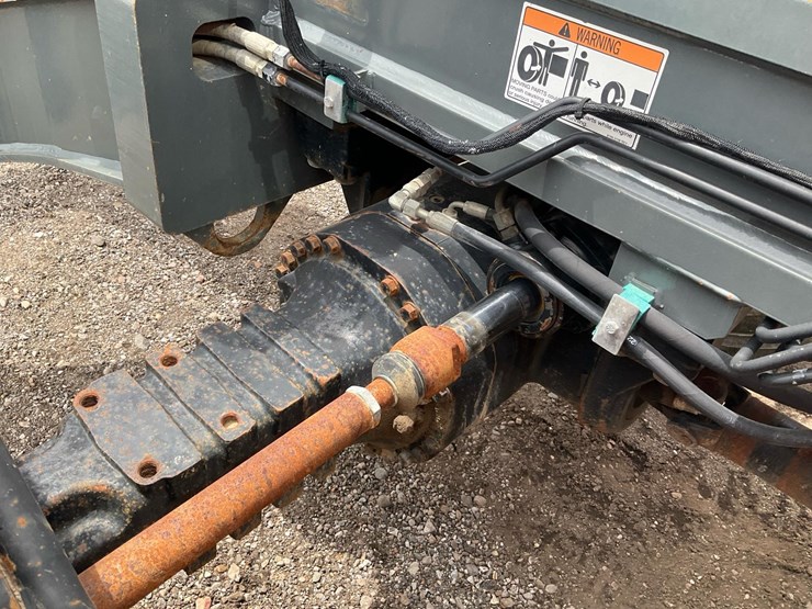 2010-jlg-g12-55a-image-25