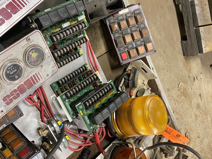 #7510-•-pallet-of-electrical-controls-panels-and-lights-(antigo,-wi)-image-10