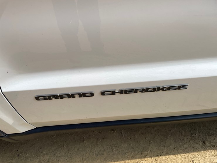2017-jeep-grand-cherokee-laredo-image-9