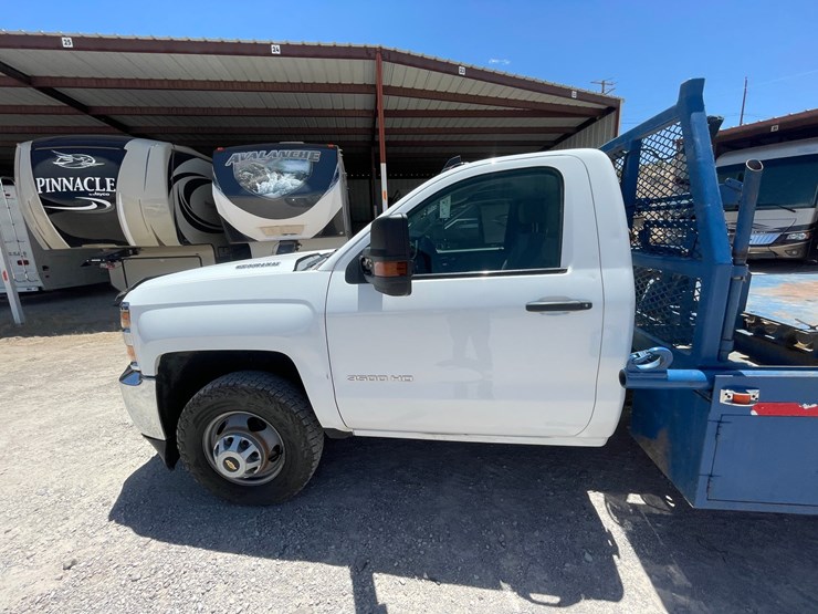 2016-chevrolet-silverado-3500-image-9