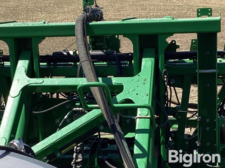 2015-john-deere-r4038-image-14