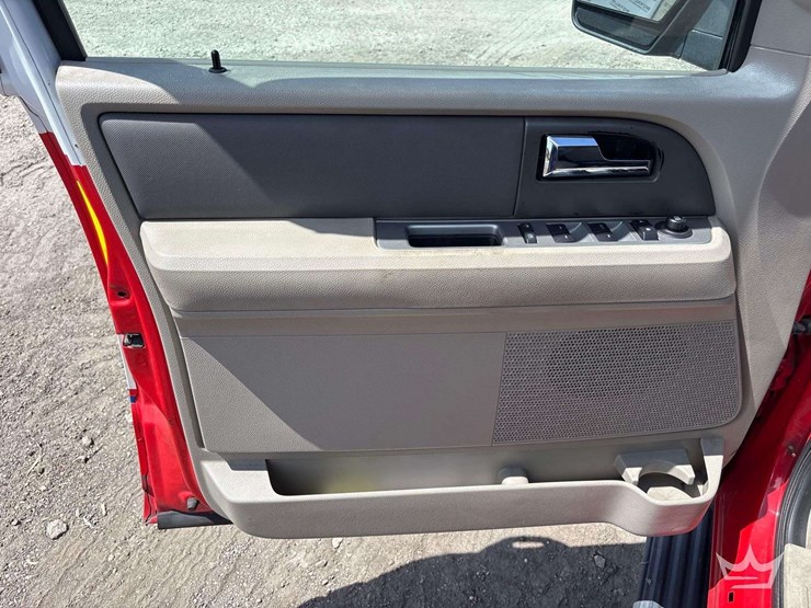 2013-ford-expedition-el-xlt-image-12