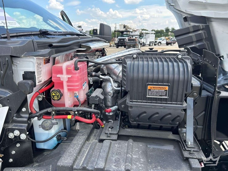 2024-chevrolet-silverado-5500hd-image-9